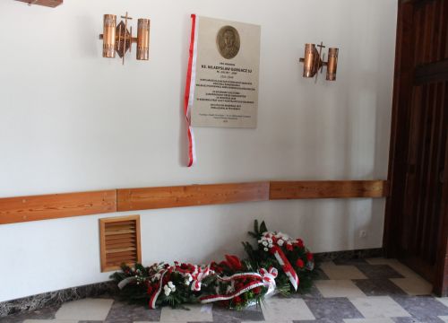 Odsłonięcie i poświecenie tablicy pamiątkowej poświęconej pamięci ks. Władysława Gurgacza SJ
